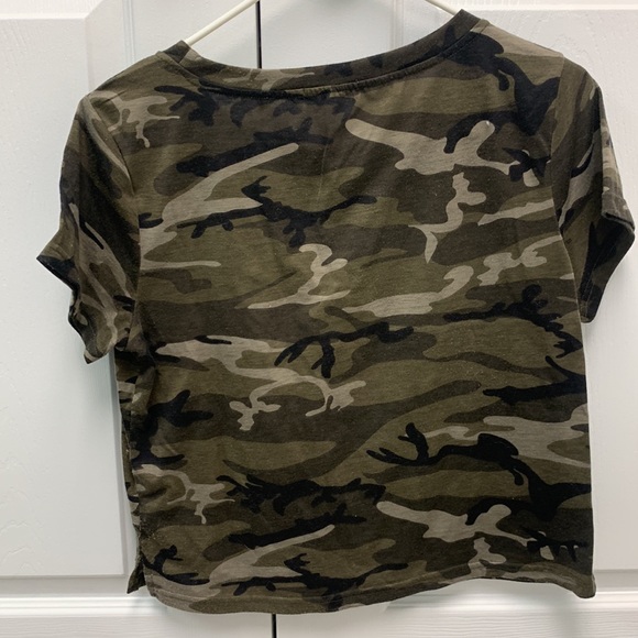 Honey Punch Camo Cropped T-Shirt Medium - Picture 4 of 5